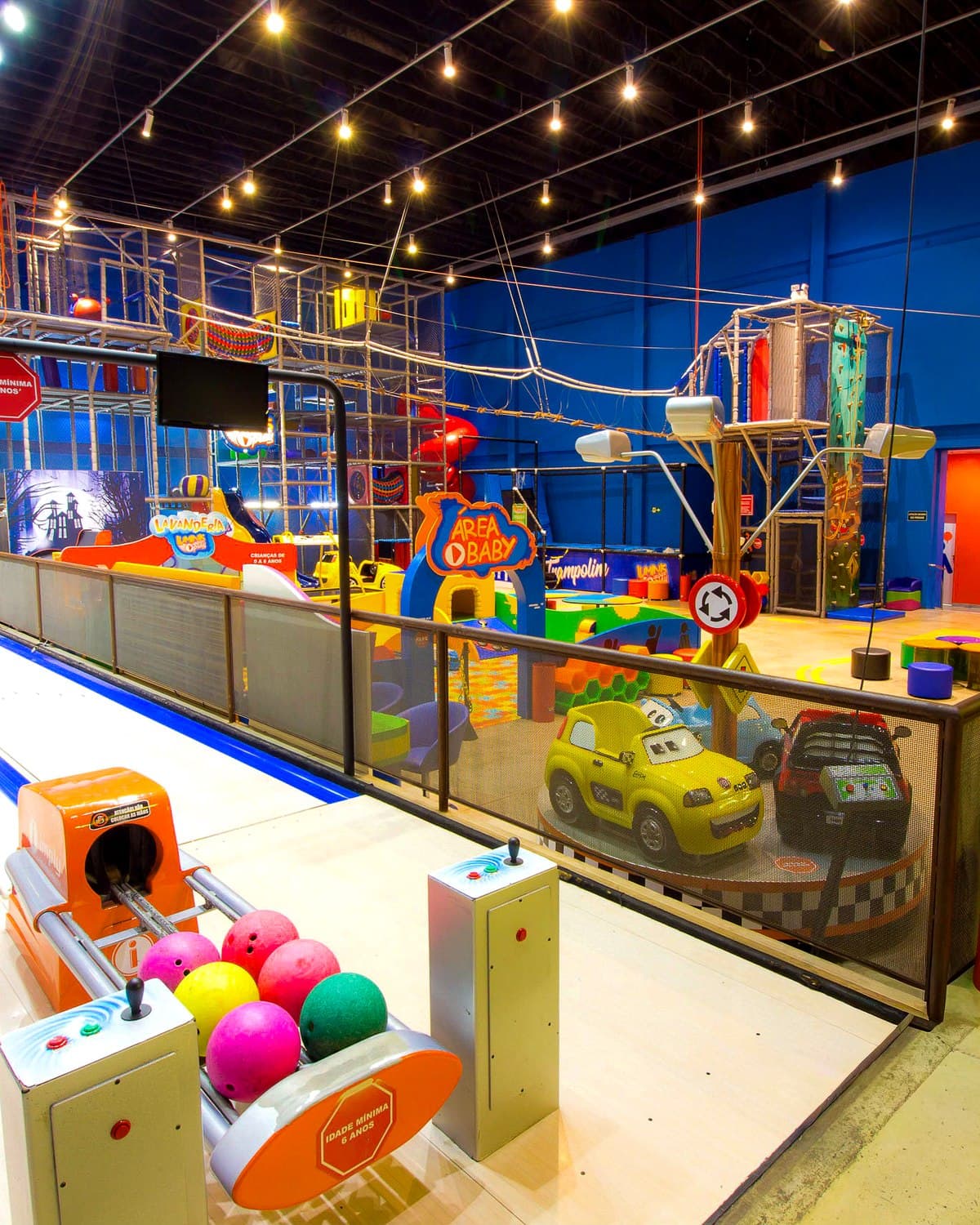 Boliche e atrações integradas no salão do Luminis Urban Play