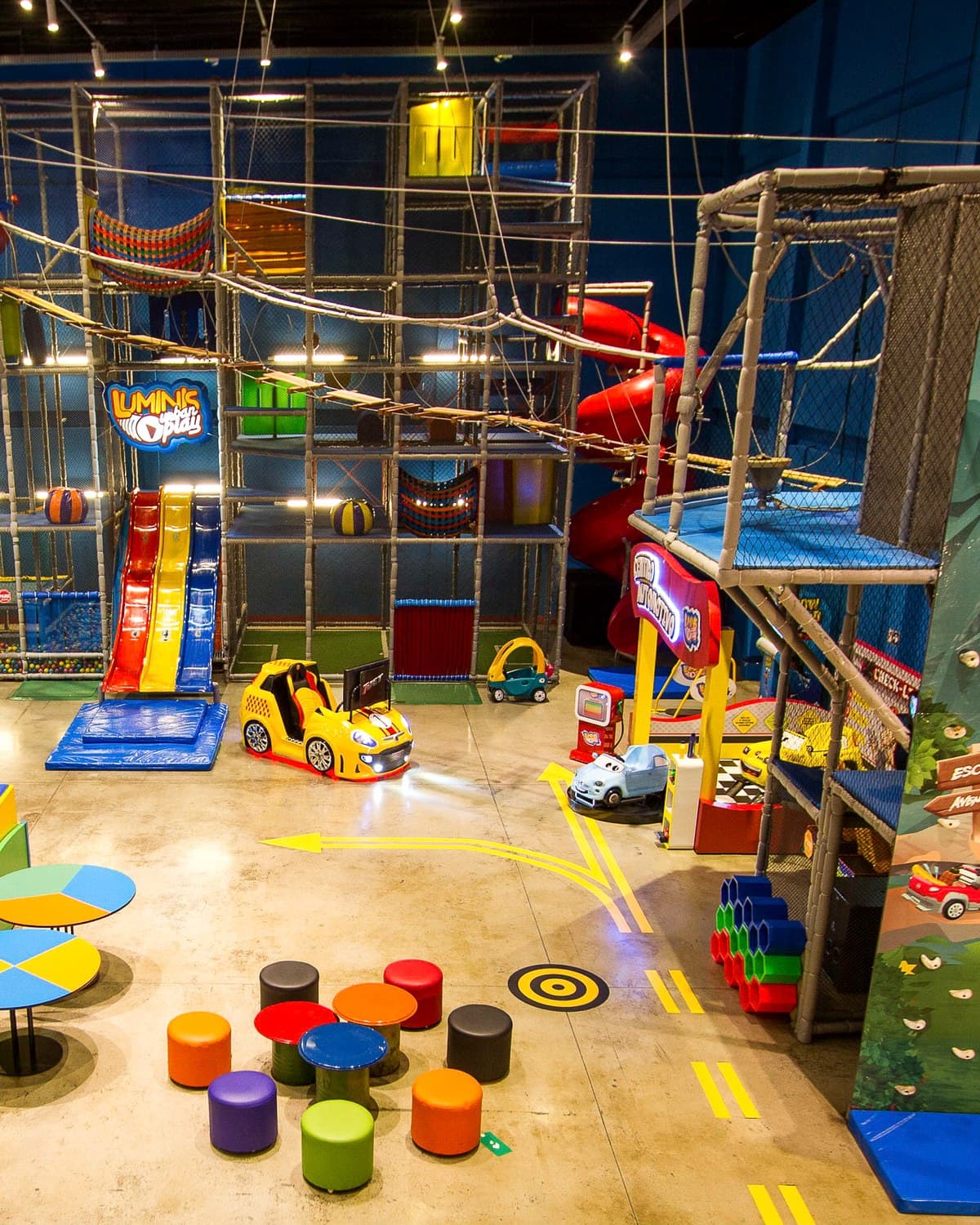 Estruturas verticais e circuitos suspensos do Luminis Urban Play